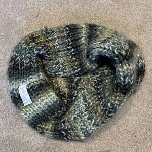 ACCEPTING ALL OFFERS AE infinity scarf